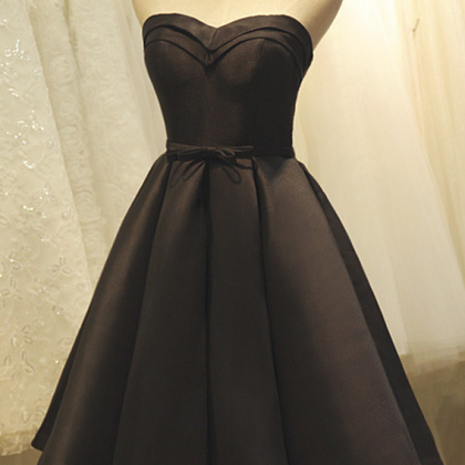 Black Sweetheart Short Ruffled Homecoming Dress..