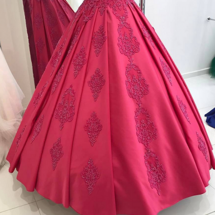 Floor Length Scoop Collar Lace Appliques Ball Gown..
