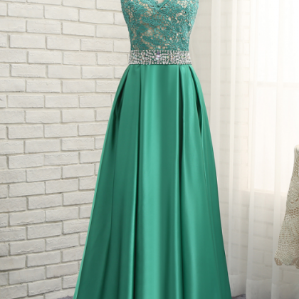 A Green Wedding Dress Party With A Cute Dress At..