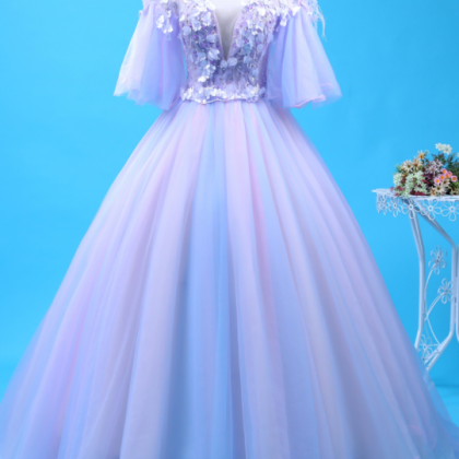 The Color Wedding Dress Is Beautiful, Fluffy And..