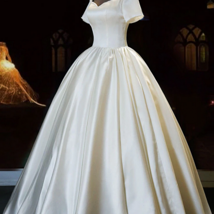 Wedding Dresses Sweetheart Satin Long Bridal Dress..
