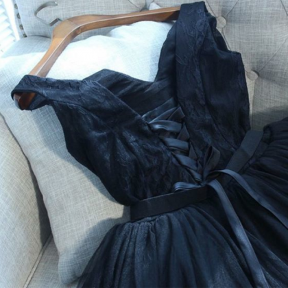 A-line V-neck Above-knee Black Homecoming Dress..