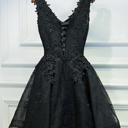 Homecoming Dresses,a Line V Neck Short Black Lace..