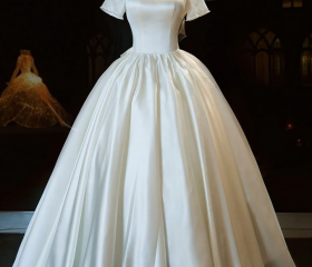 Classic Sweetheart Satin Wedding Dress With Detachable Pouf Sleeves main image 1