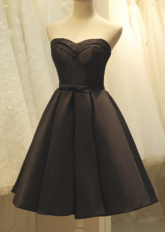 Black Sweetheart Short Ruffled Homecoming Dress Featuring Bow Accent Belt And Lace-up Back, Formal Dress