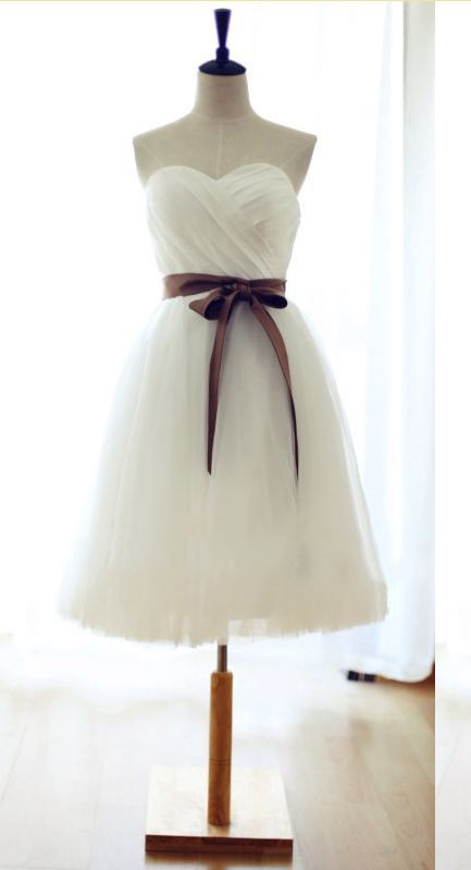 Sweetheart White Bridesmaid Dress, Short Bridesmaid Gowns With Sashes, Cute Knee-length Bridesmaid Dress With Ruching Detail,