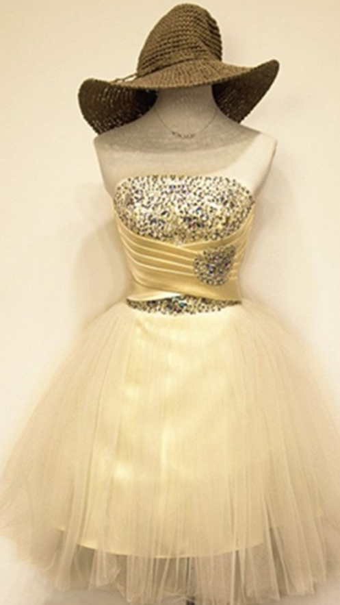 Light Yellow Short Beading A-line Tulle Strapless Homecoming Dresses