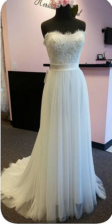 Simple Ivory Tulle Strapless Wedding Dress With Beaded Lace Appliques
