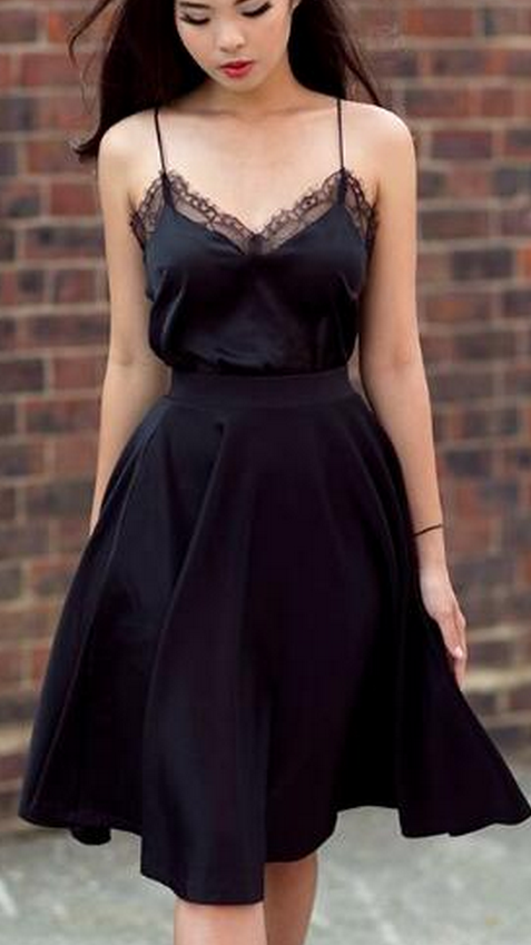 Sexy A-line Spaghetti Straps Black Knee-length Homecoming Dress With Lace