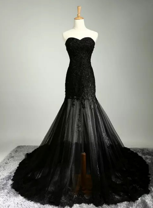 Special Lace Wedding Dresses Black Color Mermaid Back Appliques Chapel Train Sweetheart Dresses