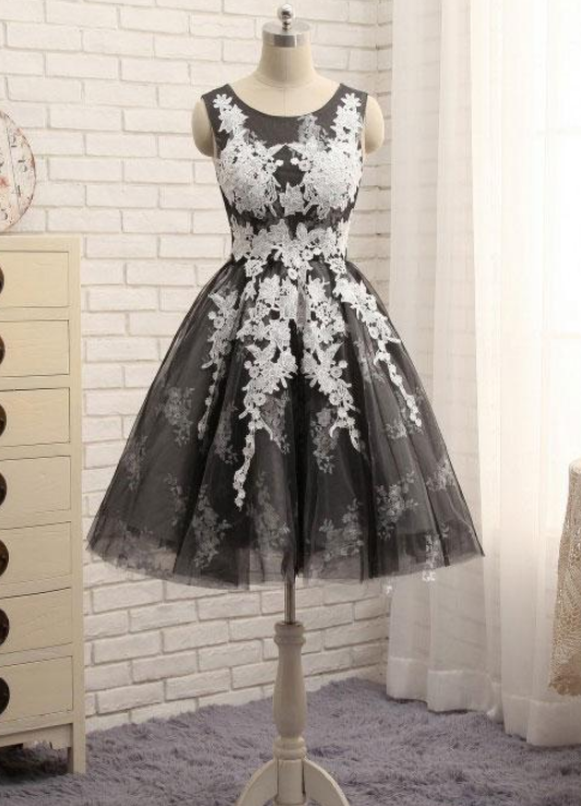Black Round Neck Tulle Lace Applique Short Prom Dress