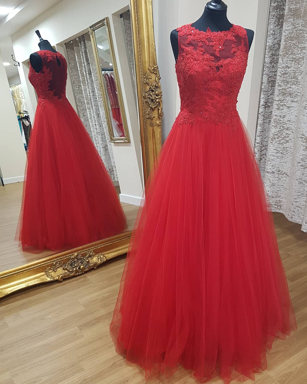 Red Tulle Lace Long Formal Prom Gowns