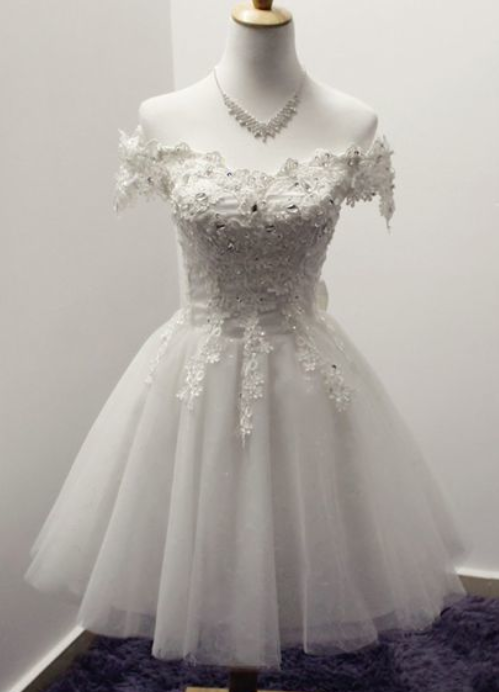 A-line Round Neck Short Ivory Tulle Homecoming Dress With Appliques