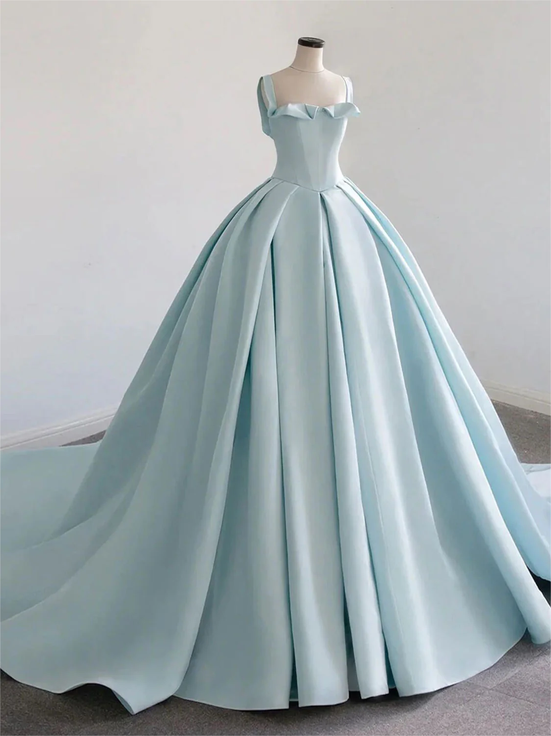 Satin Sweep-Train Long Prom Dress Elegant Formal Evening Gown