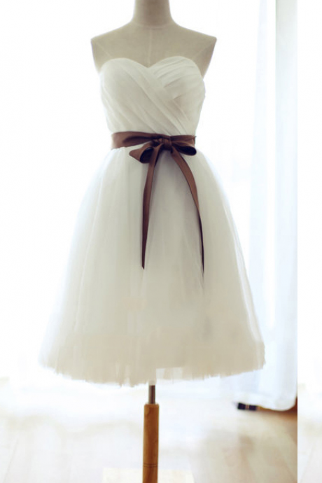 Sweetheart White Bridesmaid Dress, Short Bridesmaid Gowns With Sashes, Cute Knee-length Bridesmaid Dress With Ruching Detail,
