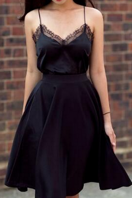 Sexy A-line Spaghetti Straps Black Knee-length Homecoming Dress With Lace