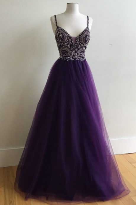 A Long Gown Of A Purple Beaded Ball Gown With A Long Gown And Evening Gown.
