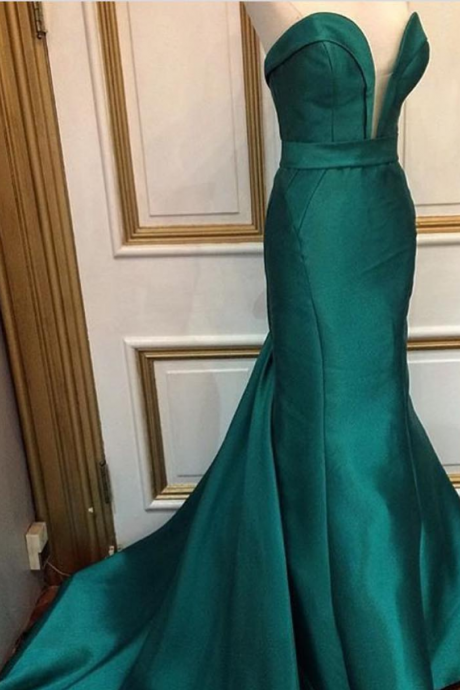 Plunging Neck Emerald Green Mermaid Prom Dress