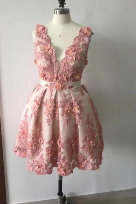 Lovely Short Lace Appliques Hand-made Flower Homecoming Dress